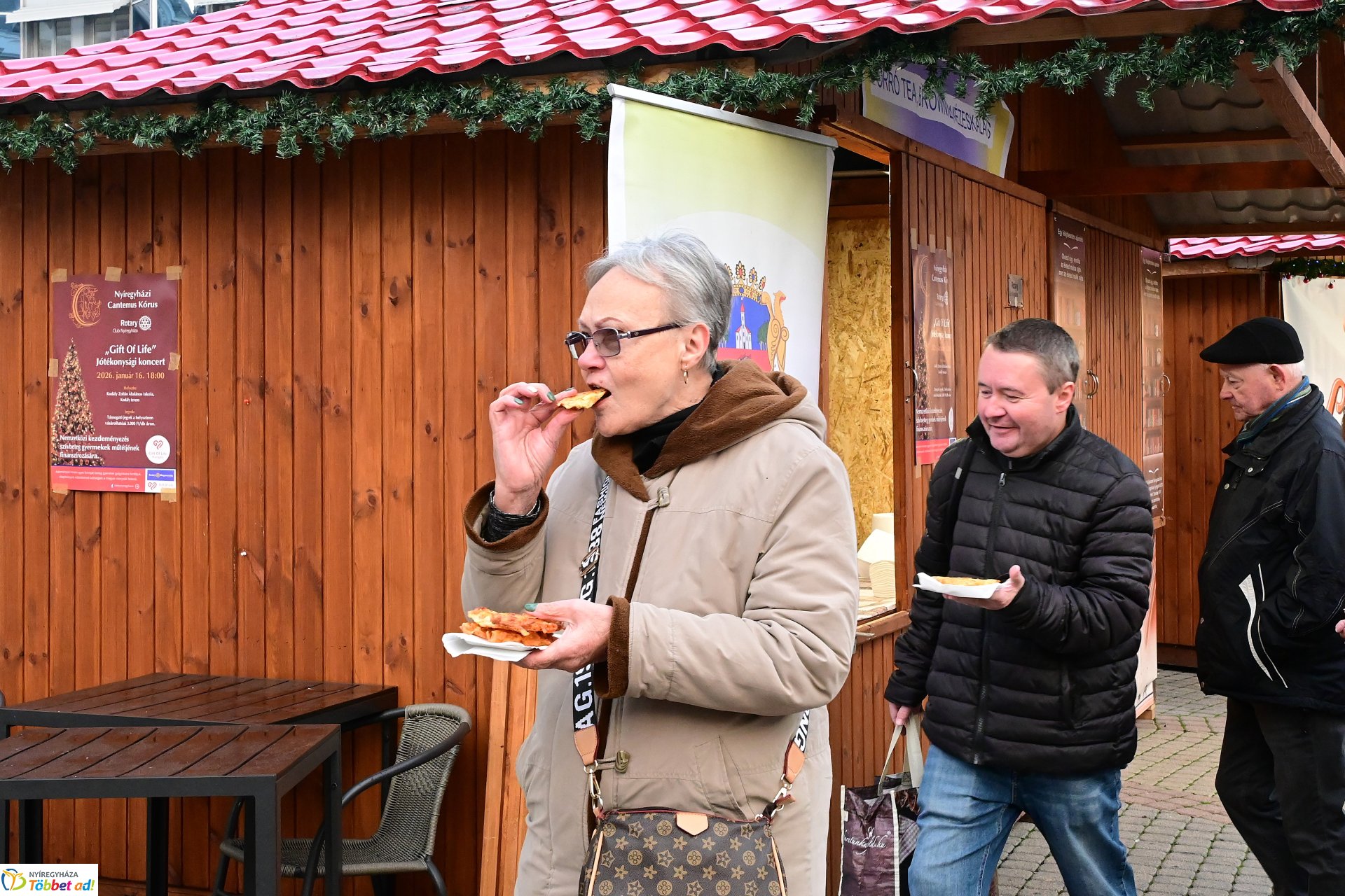 Ajándék lapcsánka osztás a Kossuth téren