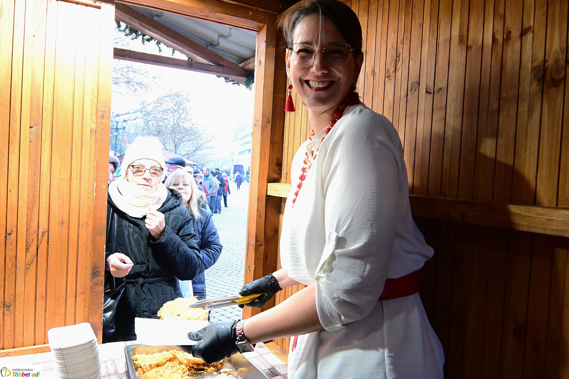 Ajándék lapcsánka osztás a Kossuth téren