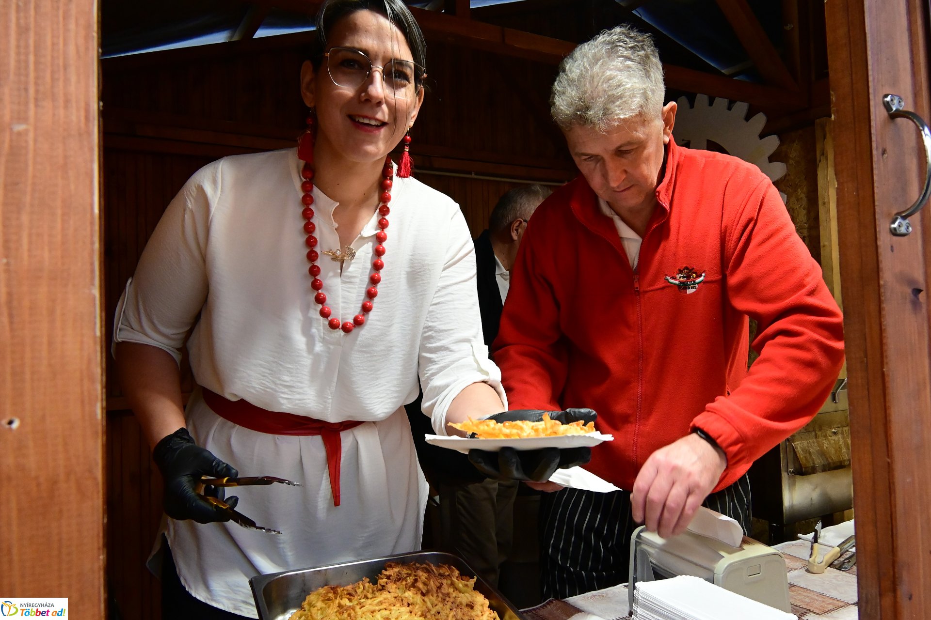 Ajándék lapcsánka osztás a Kossuth téren