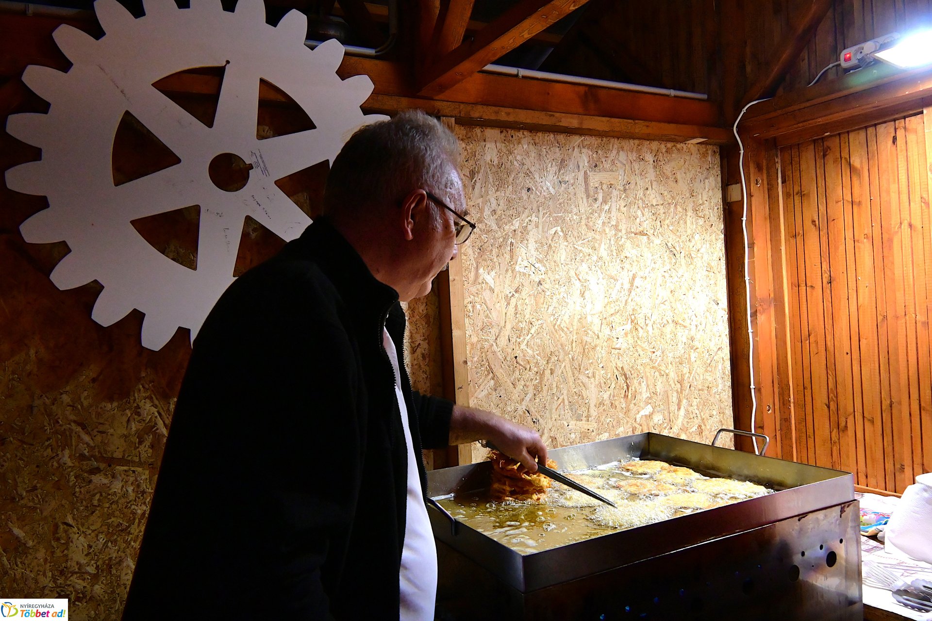 Ajándék lapcsánka osztás a Kossuth téren