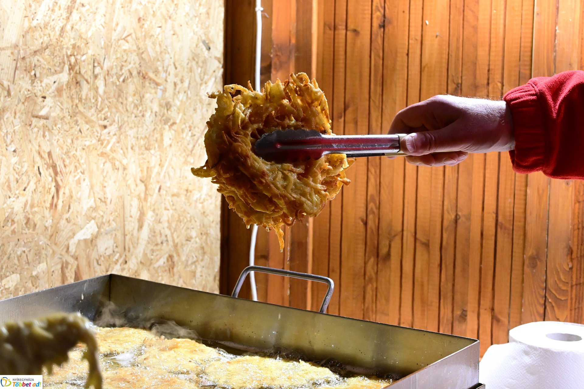 Ajándék lapcsánka osztás a Kossuth téren