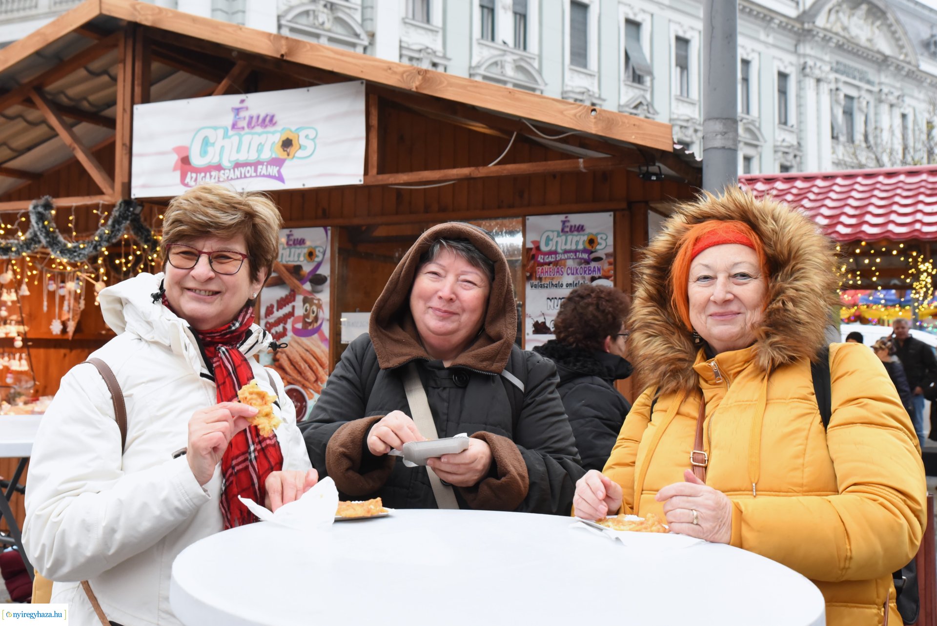 Ajándék lapcsánka várta csütörtök délután a forgatagba látogatókat