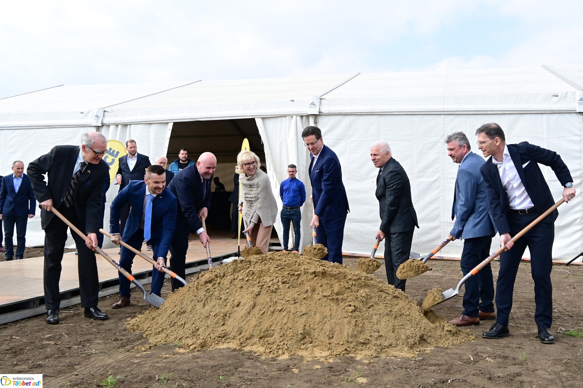 Alapkőletétel - új acélszerkezet-gyártó csarnokot épít az MCE