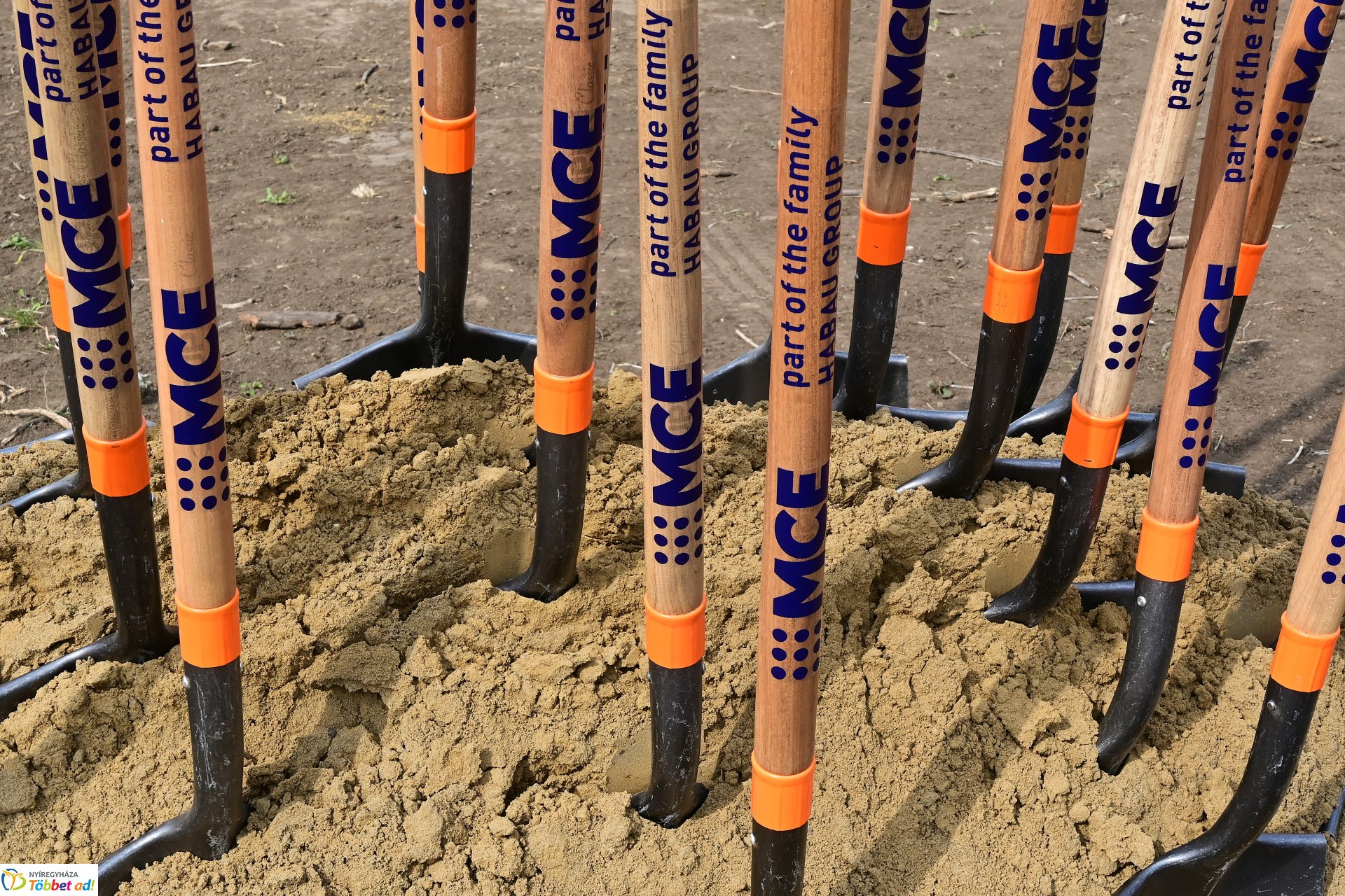 Alapkőletétel - új acélszerkezet-gyártó csarnokot épít az MCE