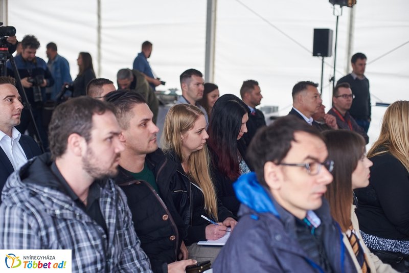 ALDI-Eon töltőpont átadó