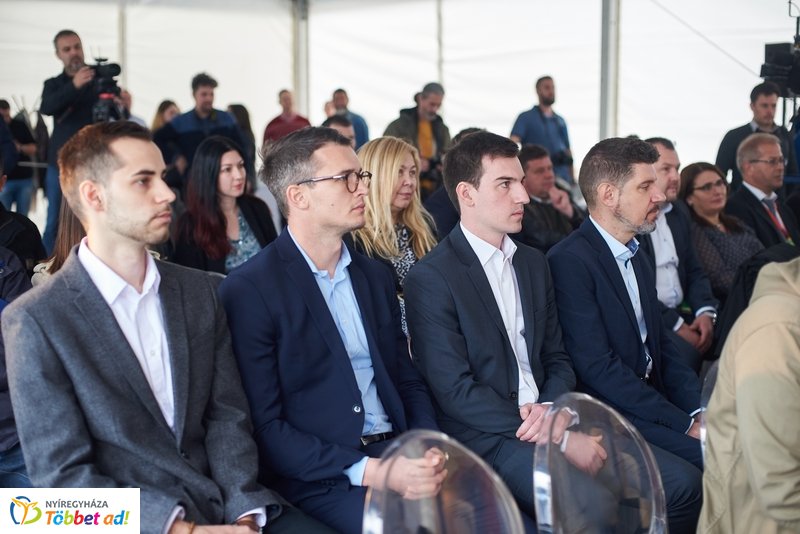 ALDI-Eon töltőpont átadó