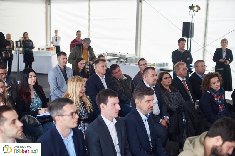 ALDI-Eon töltőpont átadó