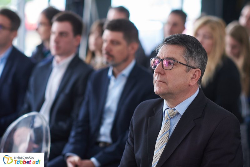 ALDI-Eon töltőpont átadó