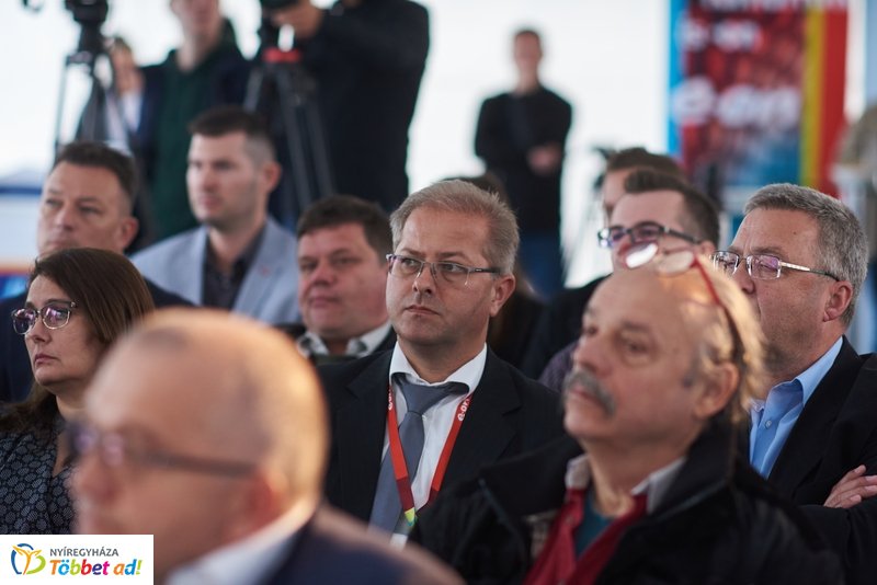 ALDI-Eon töltőpont átadó