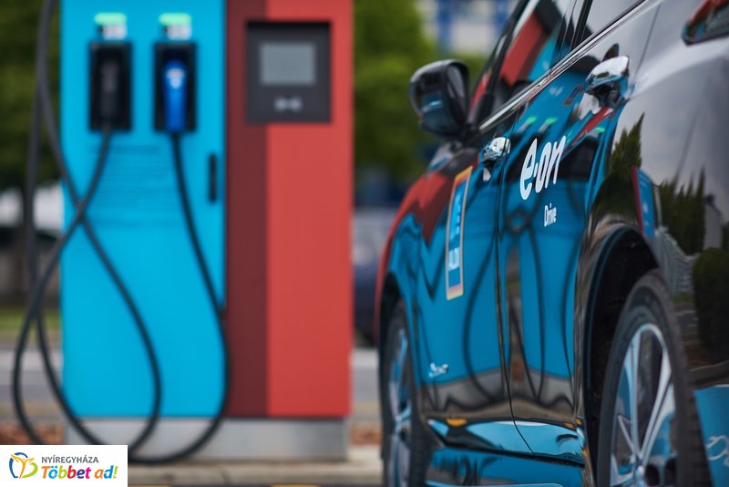 ALDI-Eon töltőpont átadó