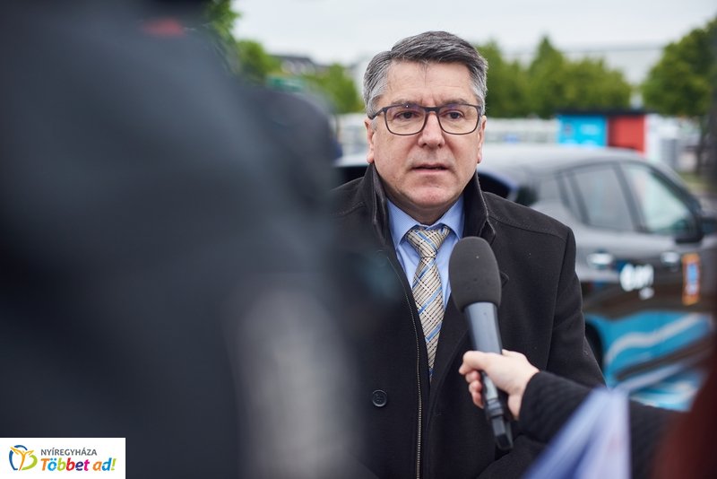 ALDI-Eon töltőpont átadó