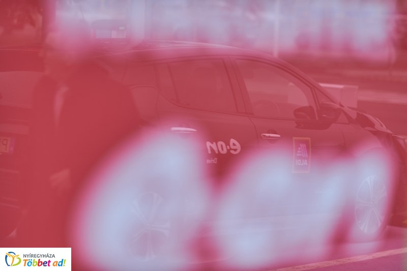 ALDI-Eon töltőpont átadó