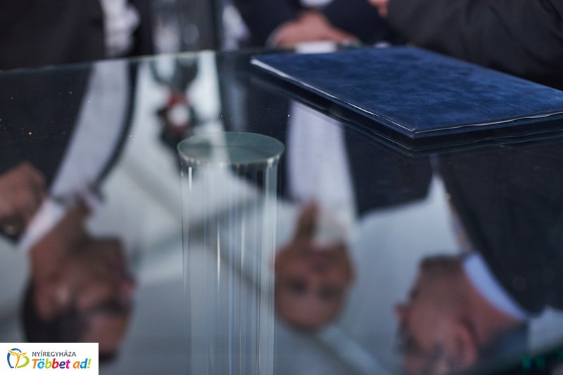 ALDI-Eon töltőpont átadó