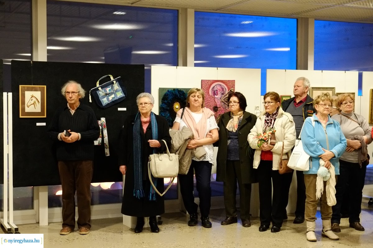 Alkotó idősek - kiállítás a kulturális központban
