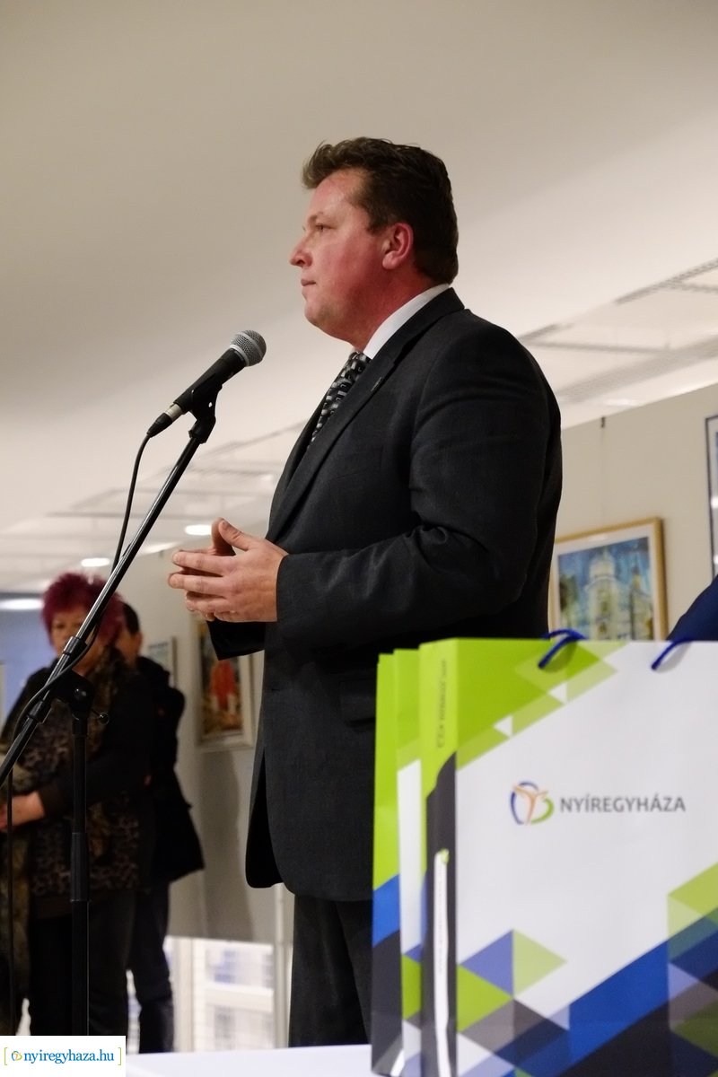 Alkotó idősek - kiállítás a kulturális központban