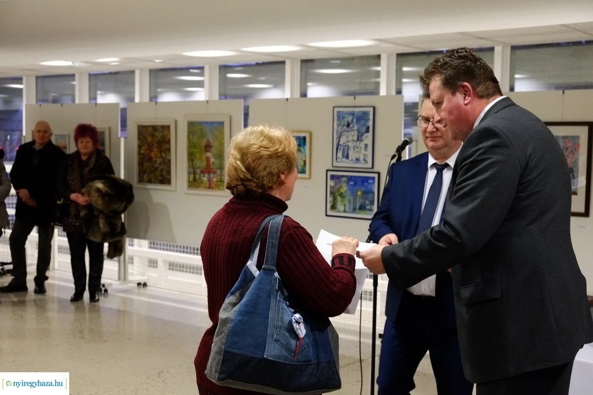 Alkotó idősek - kiállítás a kulturális központban