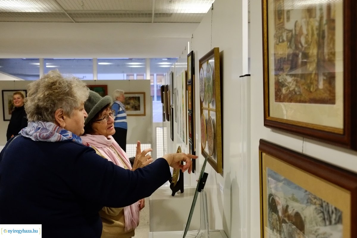 Alkotó idősek - kiállítás a kulturális központban