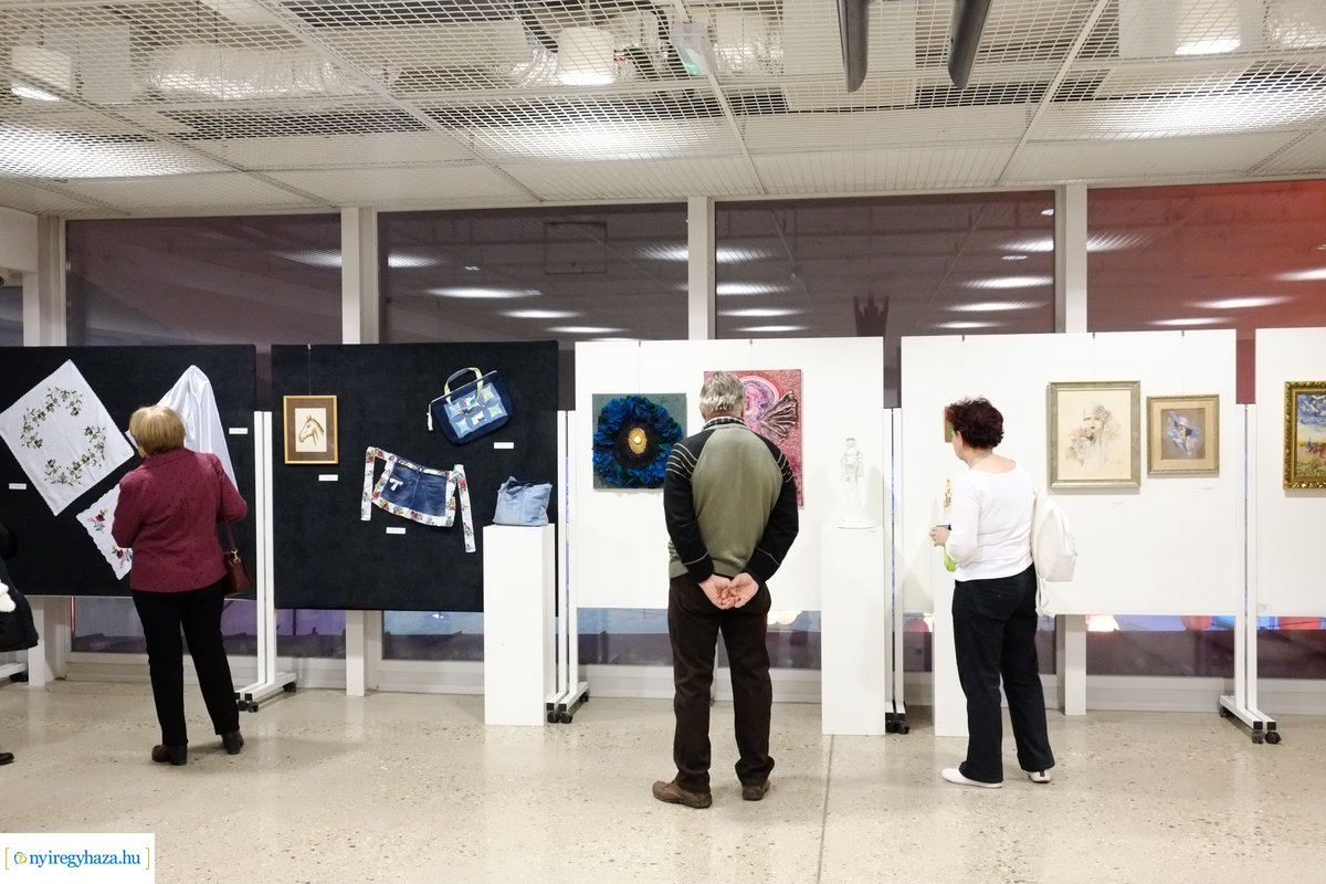 Alkotó idősek - kiállítás a kulturális központban