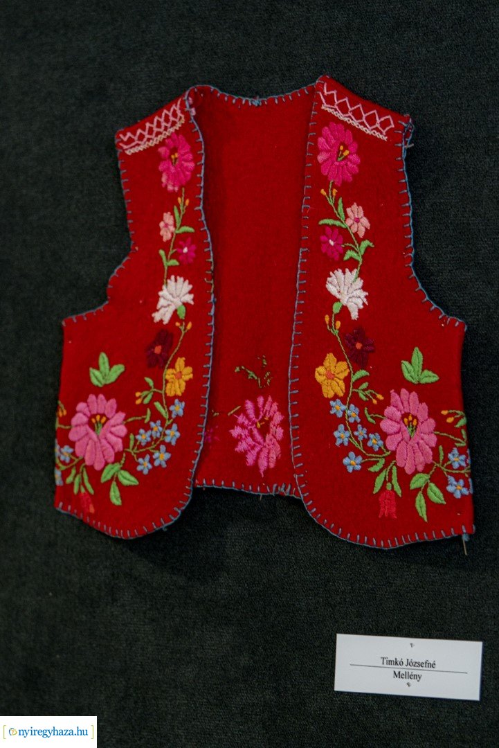 "Alkotó idősek" kiállítás megnyitó a VMKK-ban