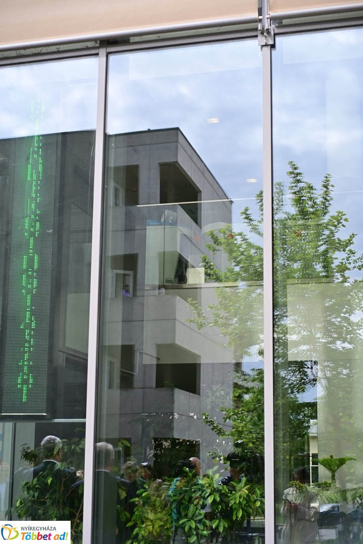 Államtitkári látogatás a Jósa András kórházban 2025 májusában