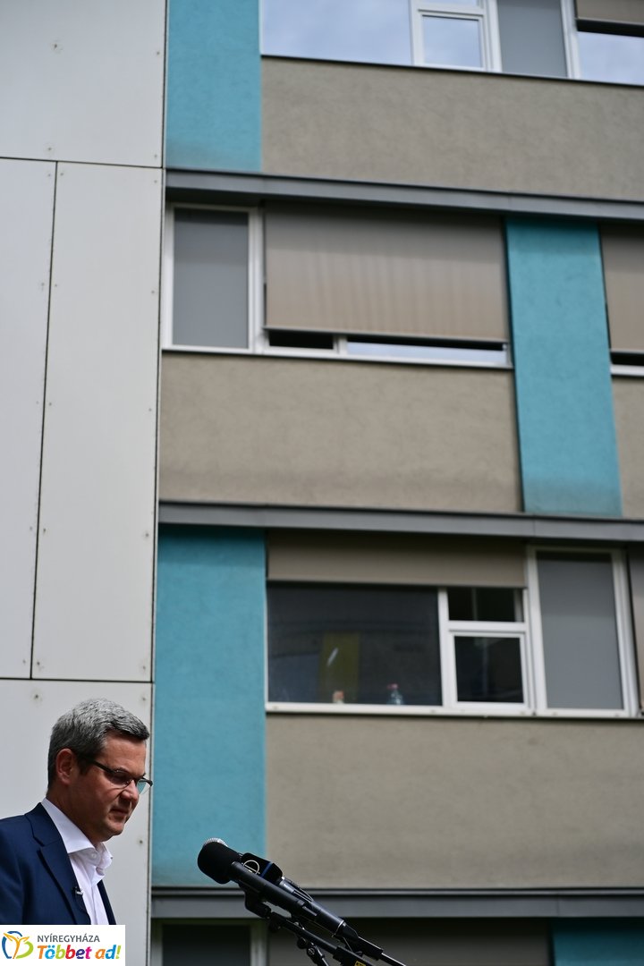 Államtitkári látogatás a Jósa András kórházban 2025 májusában