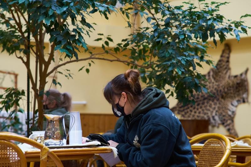 Állatpark dolgozóit oltották a koronavírus elleni vakcinával
