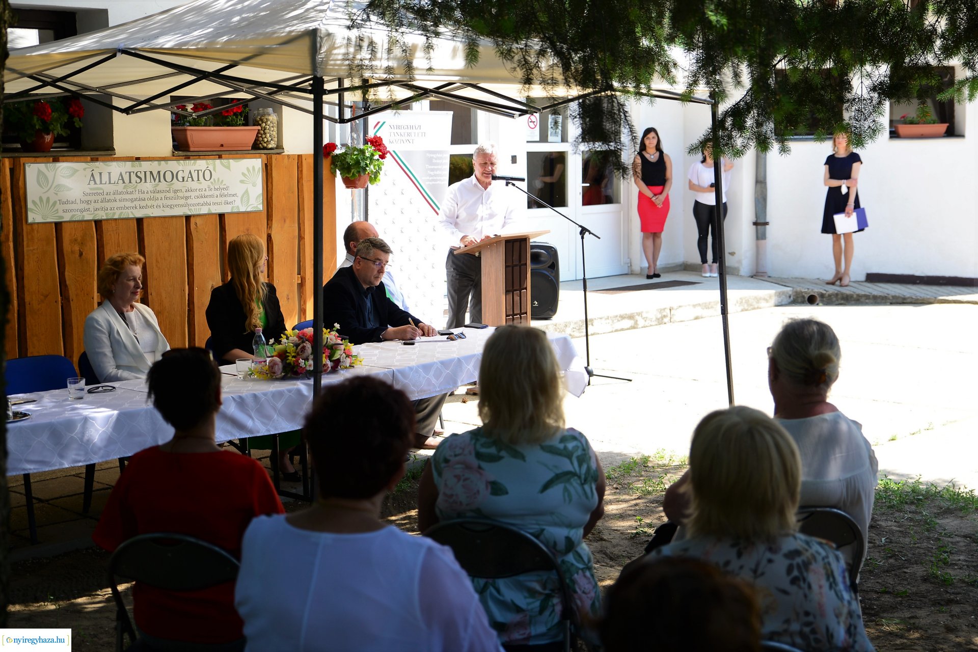 Állatsimogató és biokert átadás Sóstóhegyen