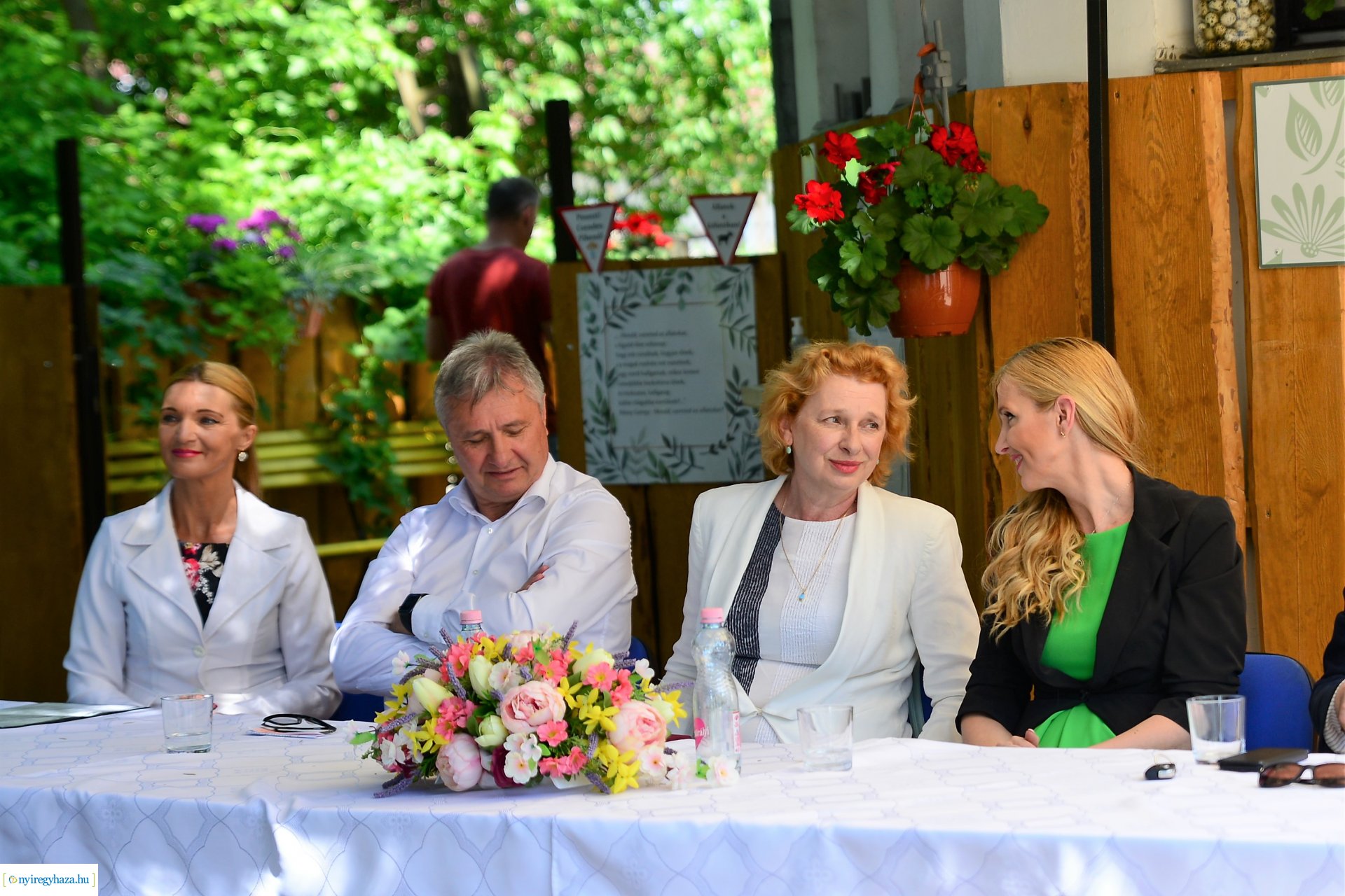 Állatsimogató és biokert átadás Sóstóhegyen