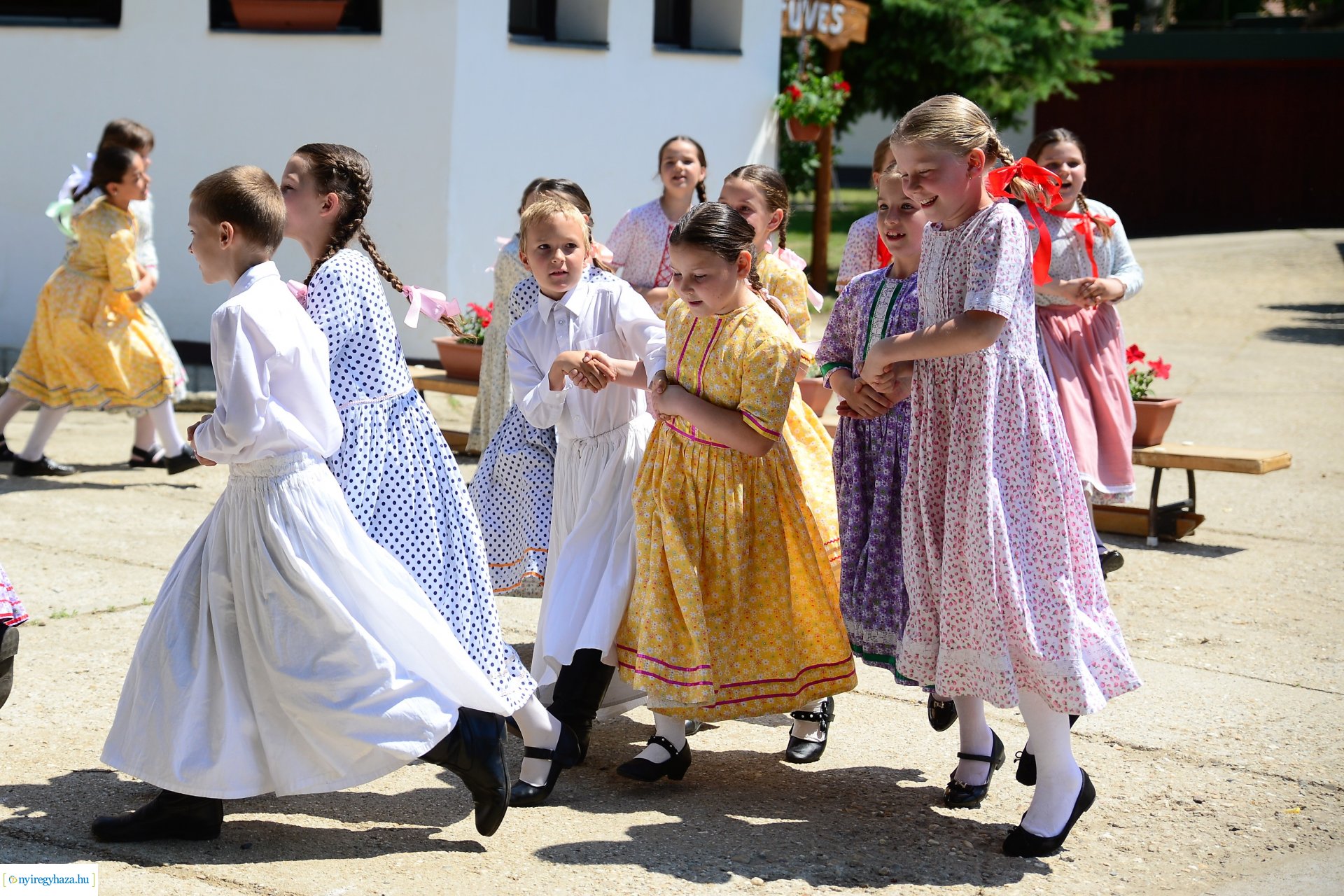 Állatsimogató és biokert átadás Sóstóhegyen