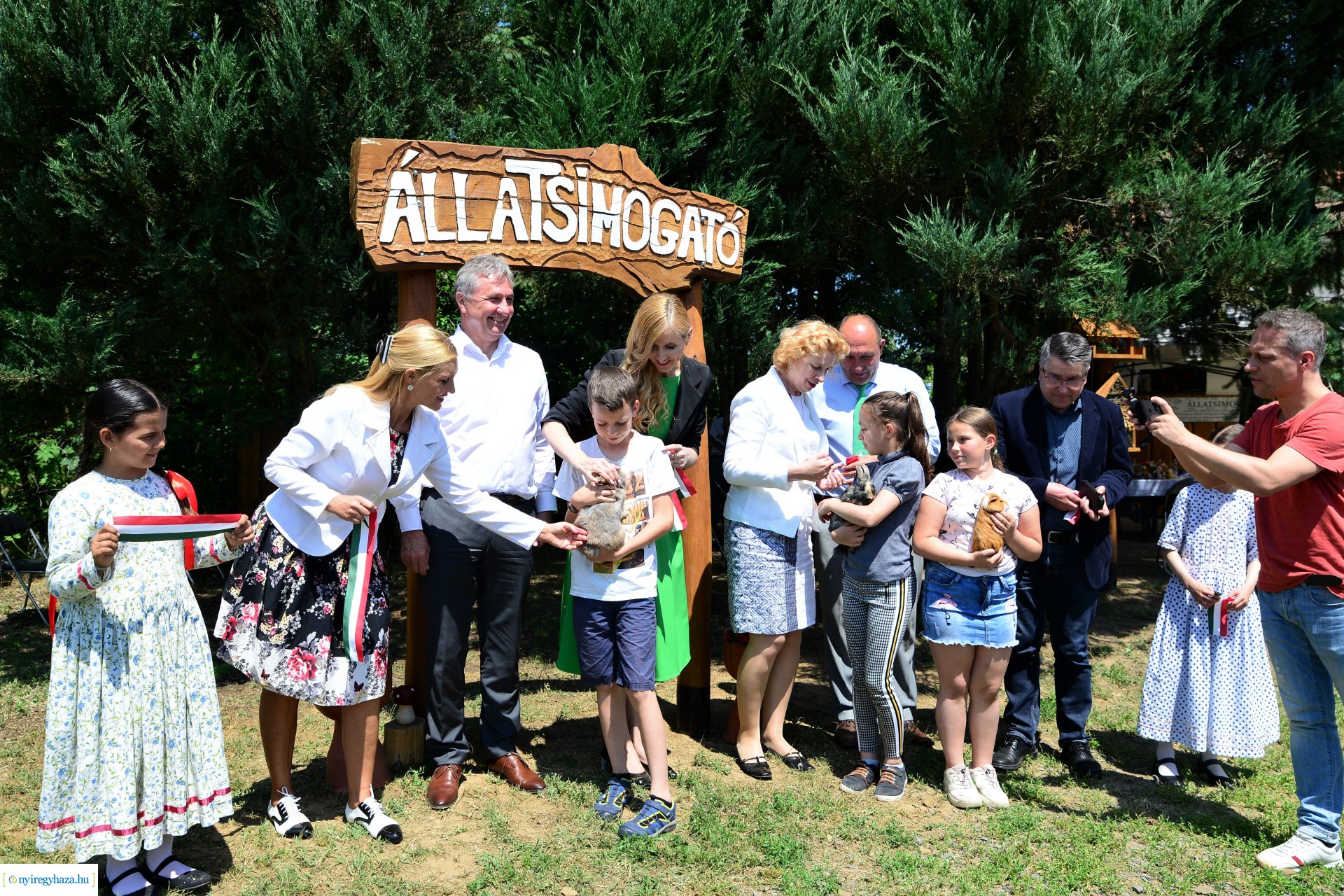 Állatsimogató és biokert átadás Sóstóhegyen