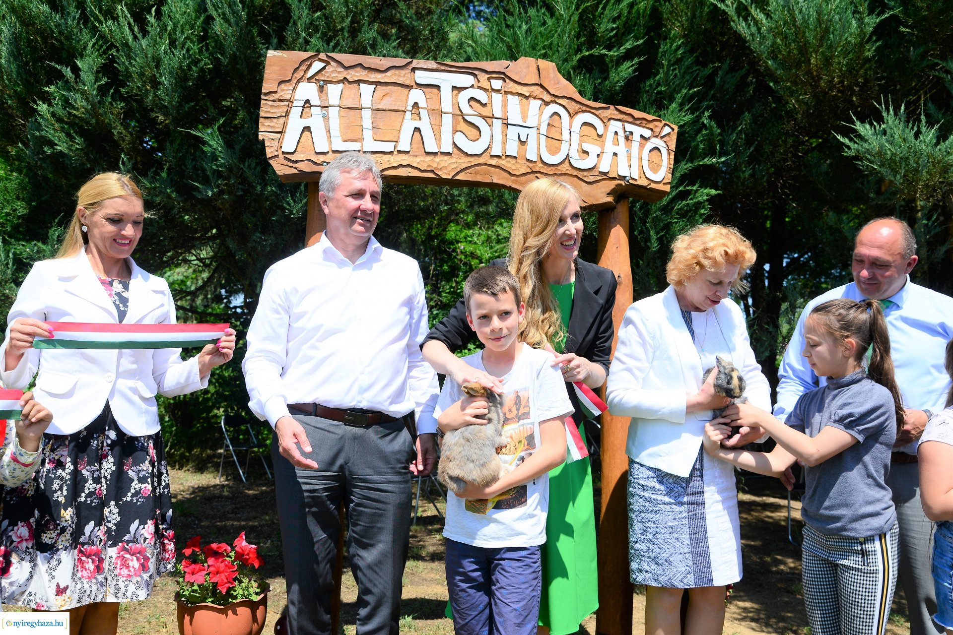 Állatsimogató és biokert átadás Sóstóhegyen