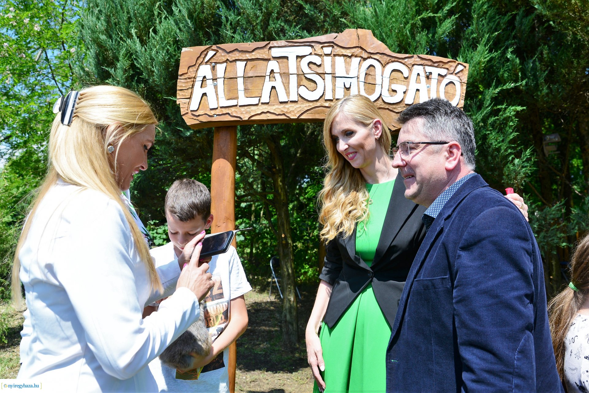 Állatsimogató és biokert átadás Sóstóhegyen