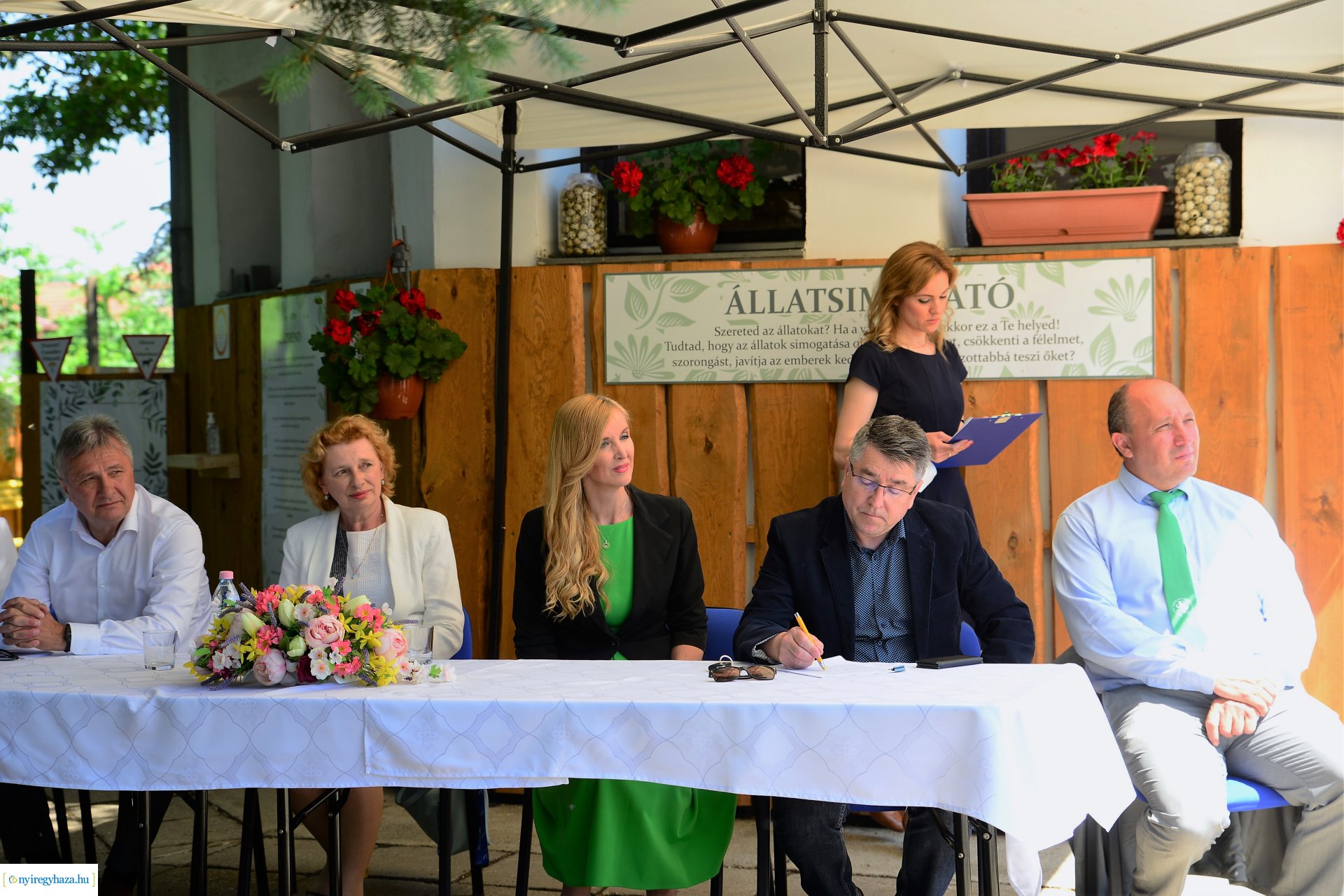 Állatsimogató és biokert átadás Sóstóhegyen