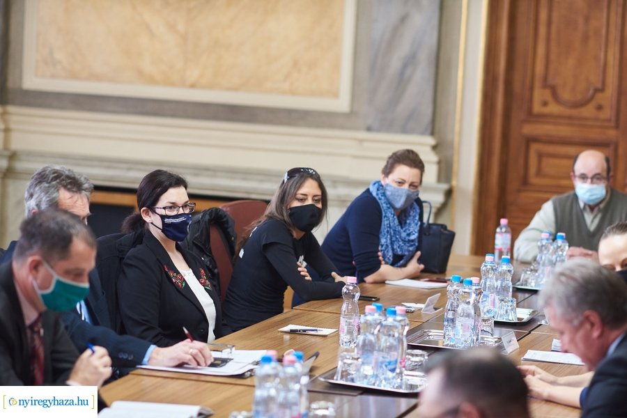 Állatvédelmi kerekasztal Nyíregyházán