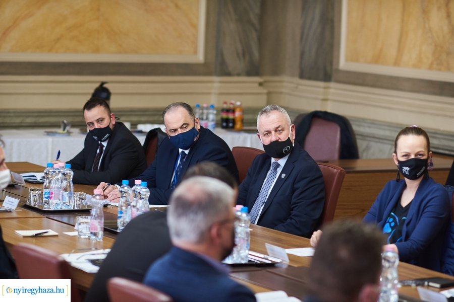 Állatvédelmi kerekasztal Nyíregyházán