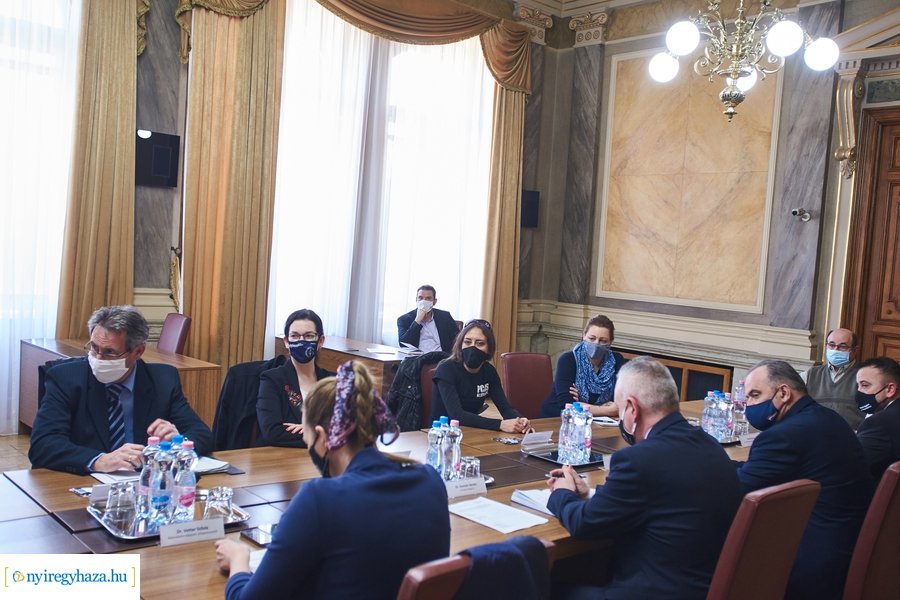 Állatvédelmi kerekasztal Nyíregyházán