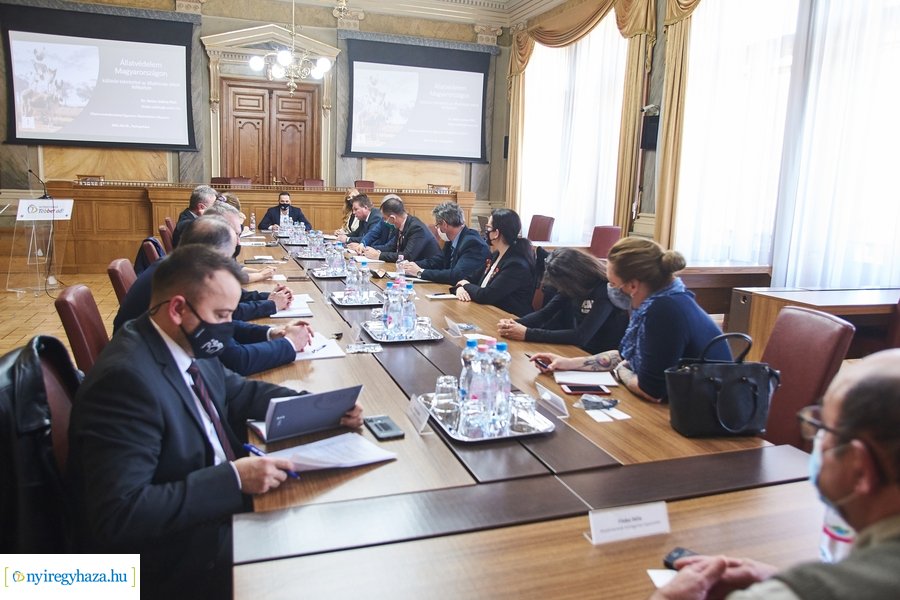 Állatvédelmi kerekasztal Nyíregyházán