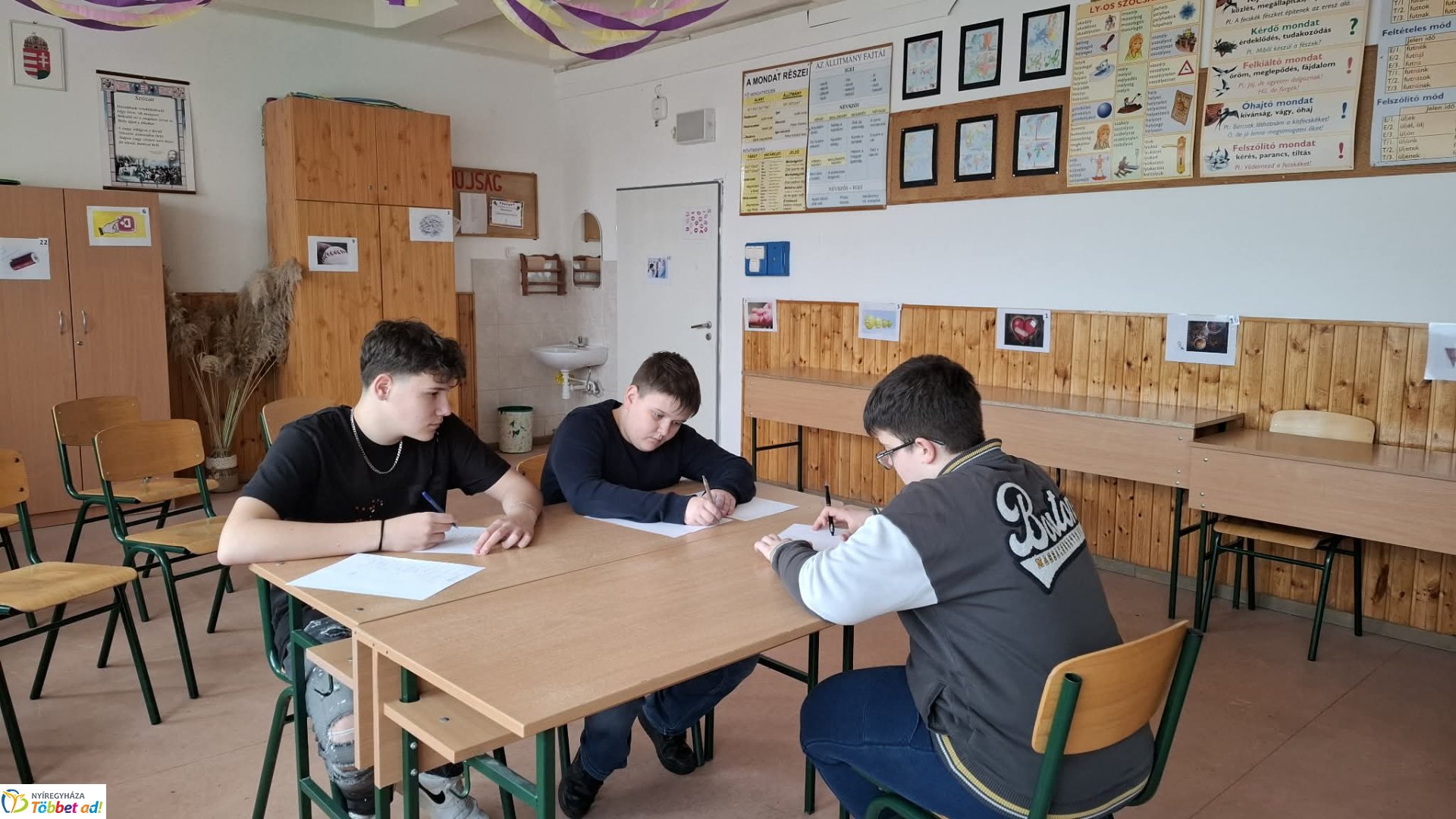 Angolos akadályversenyen mérték össze tudásukat a diákok