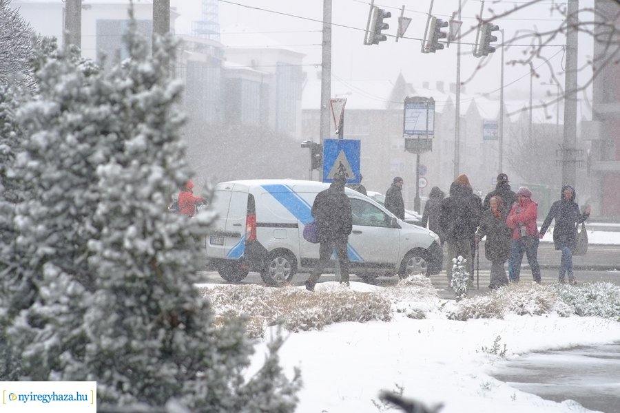 Áprilisi tréfa 20230406