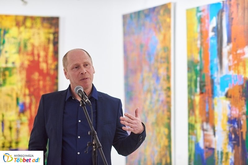 Arannyal és Fénnyel festménykiállítás