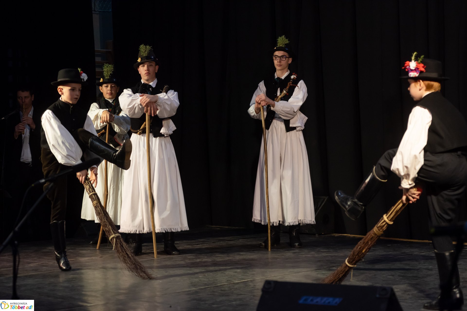 Aranyosan köszöntötték...