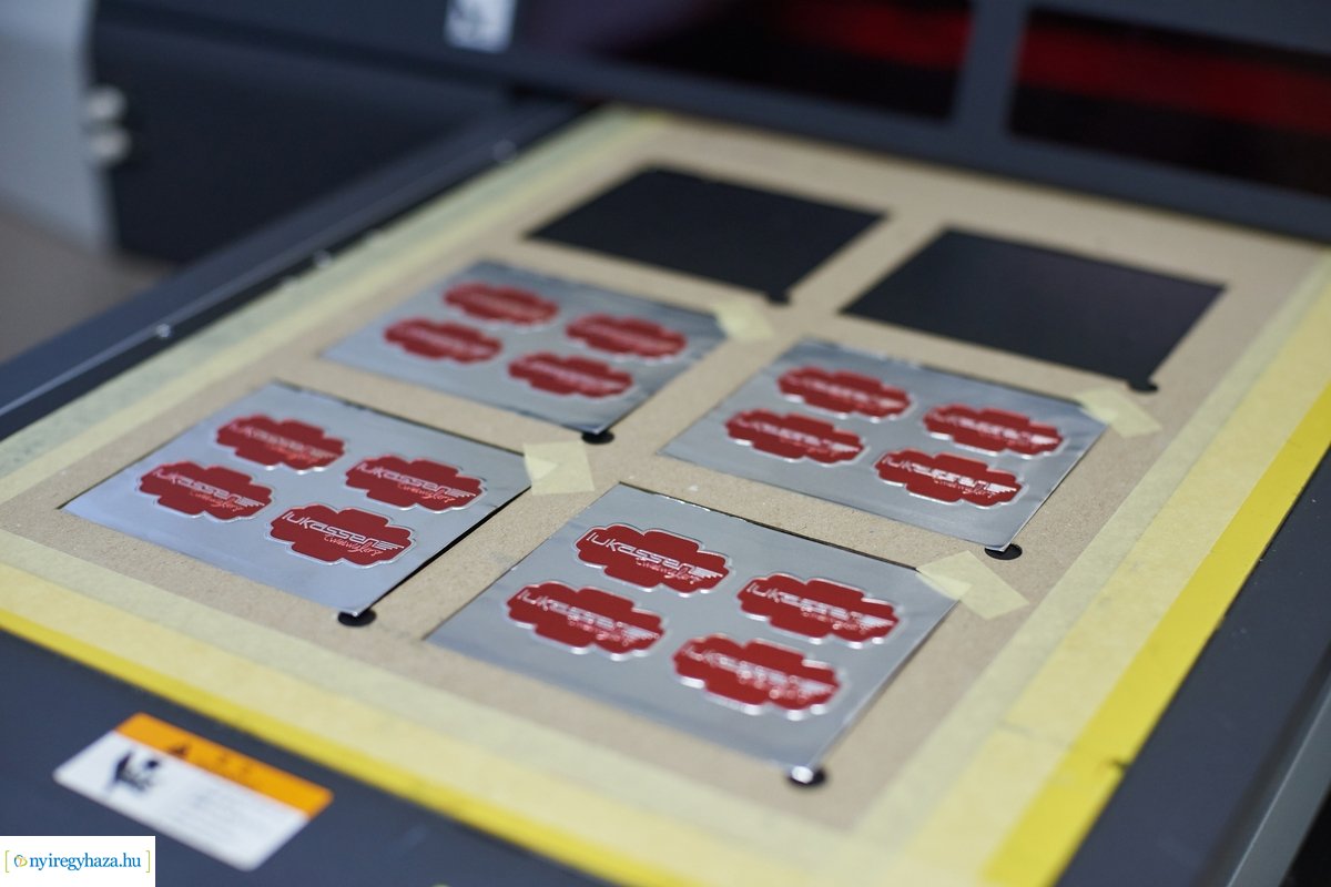 Arcpajzs adomány átadás