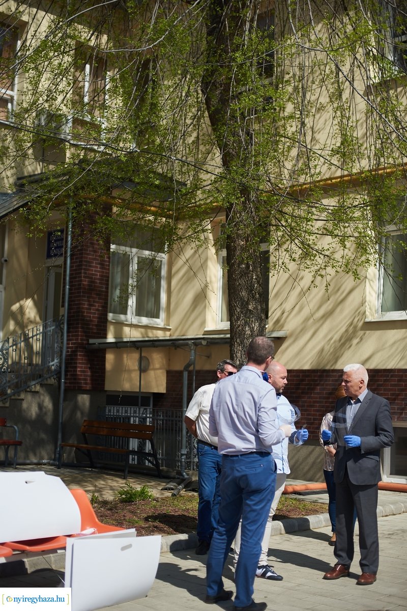 Arcvédő pajzsok átadása