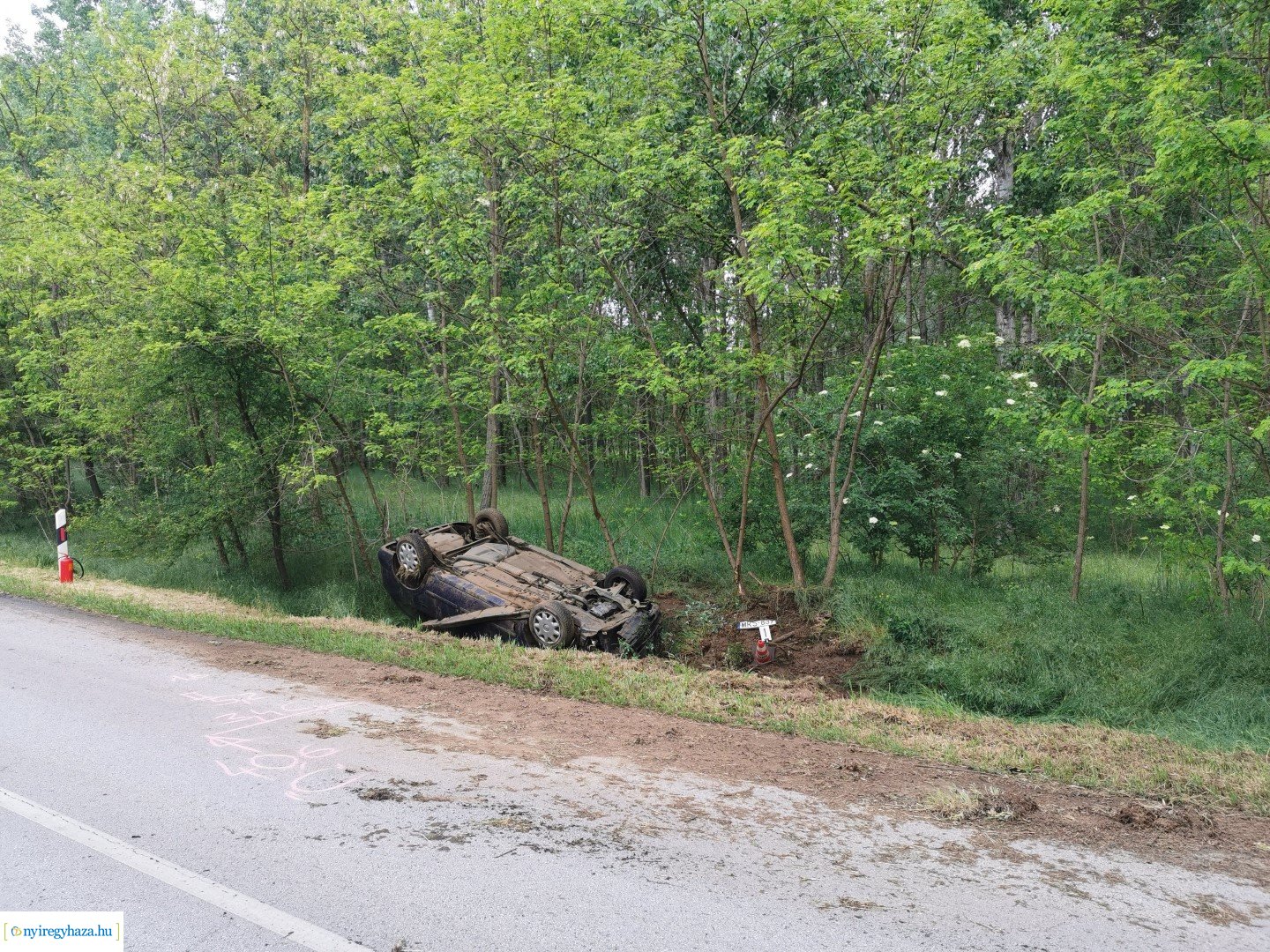 Árokba baorult egy autó