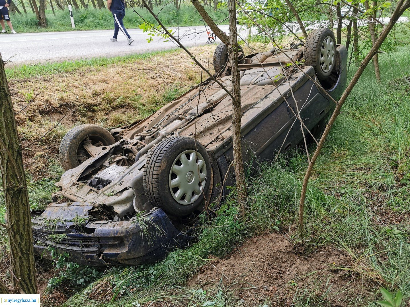 Árokba baorult egy autó