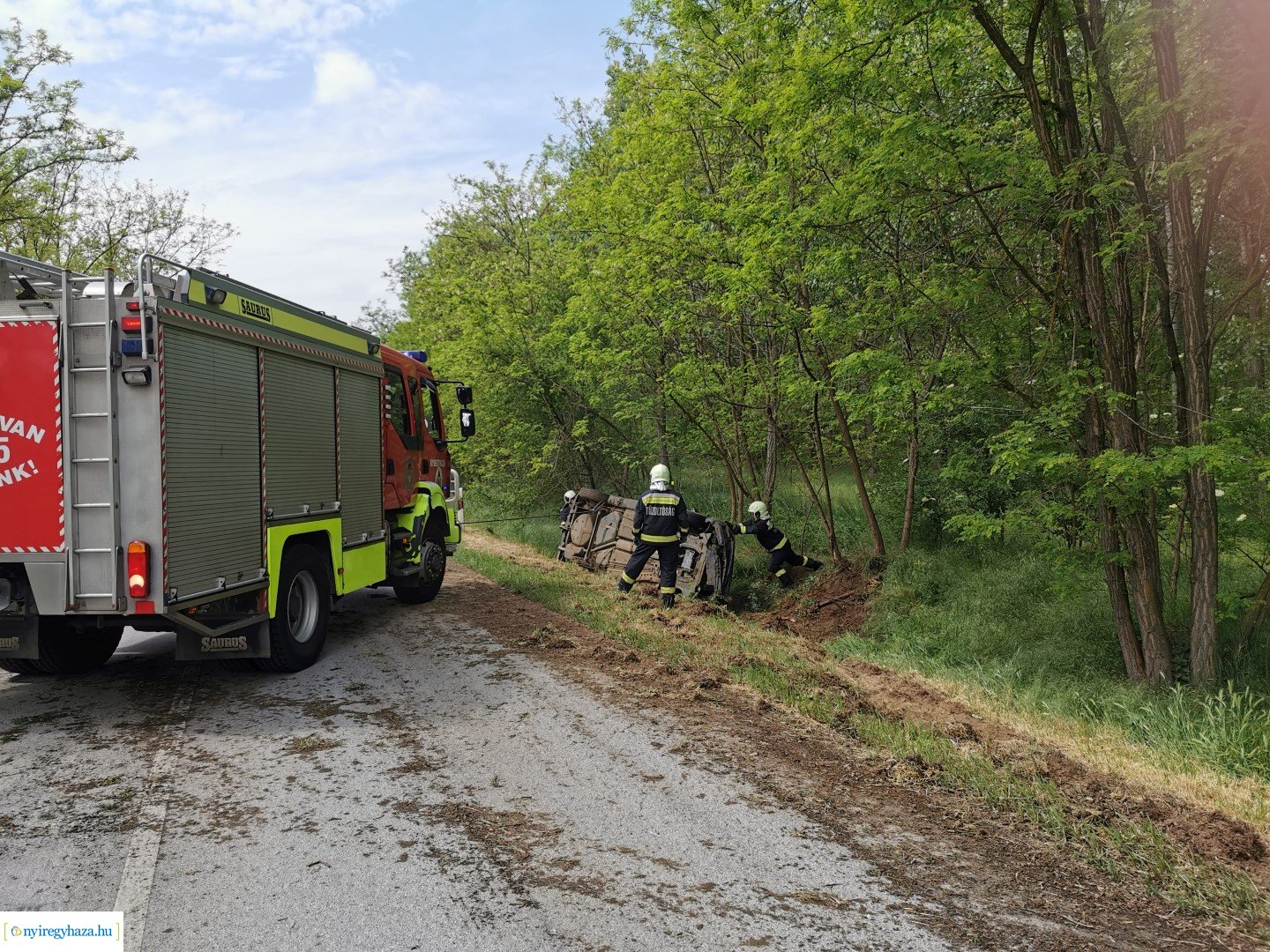 Árokba baorult egy autó