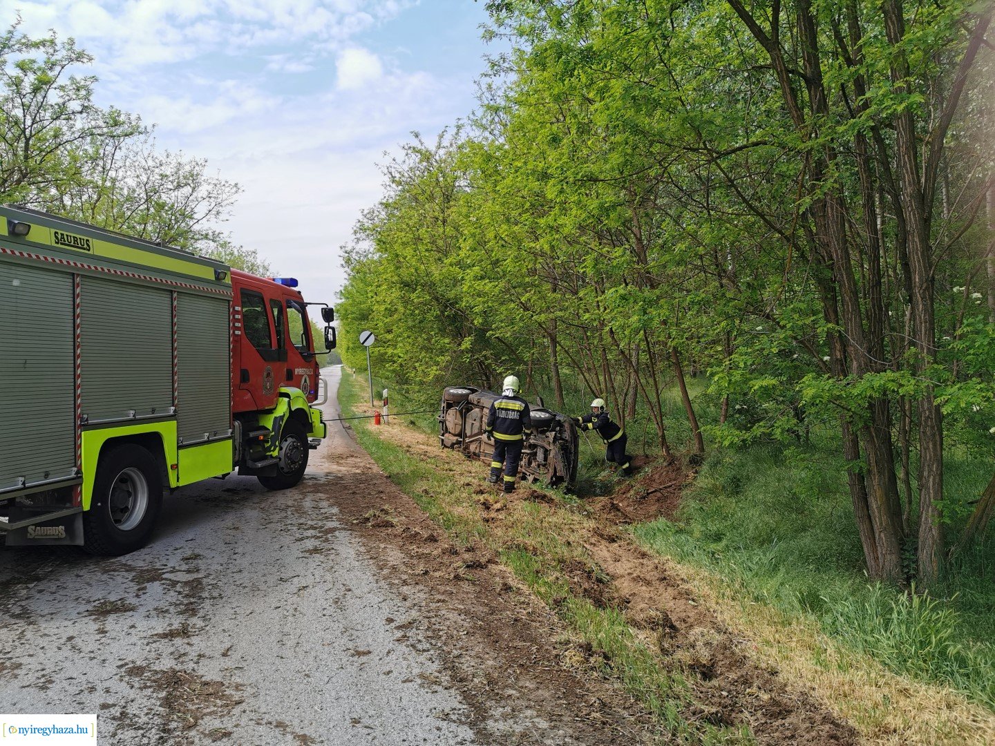 Árokba baorult egy autó