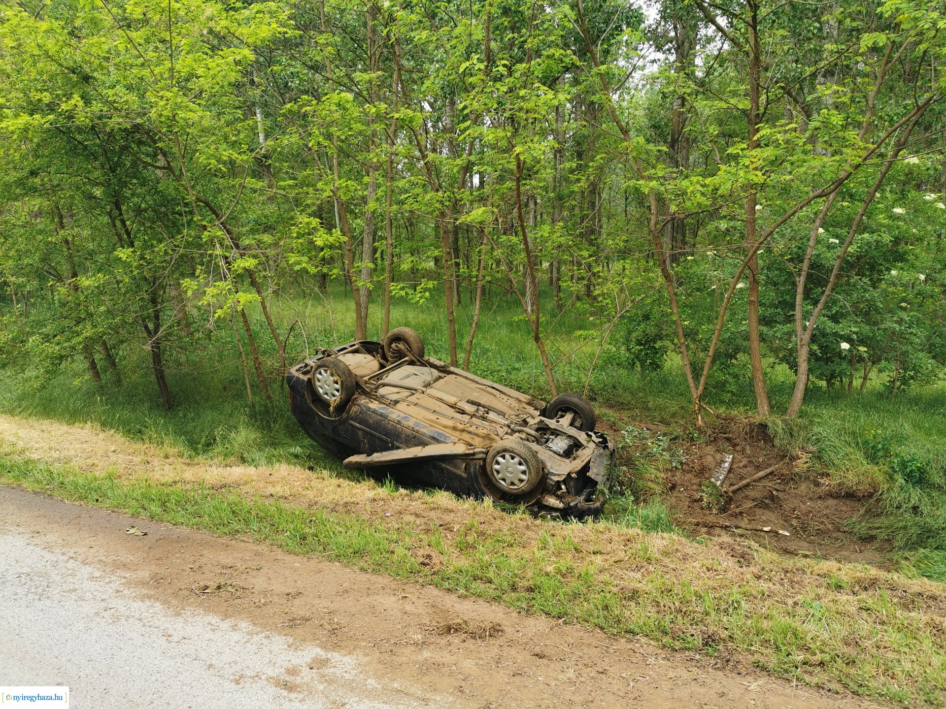 Árokba baorult egy autó