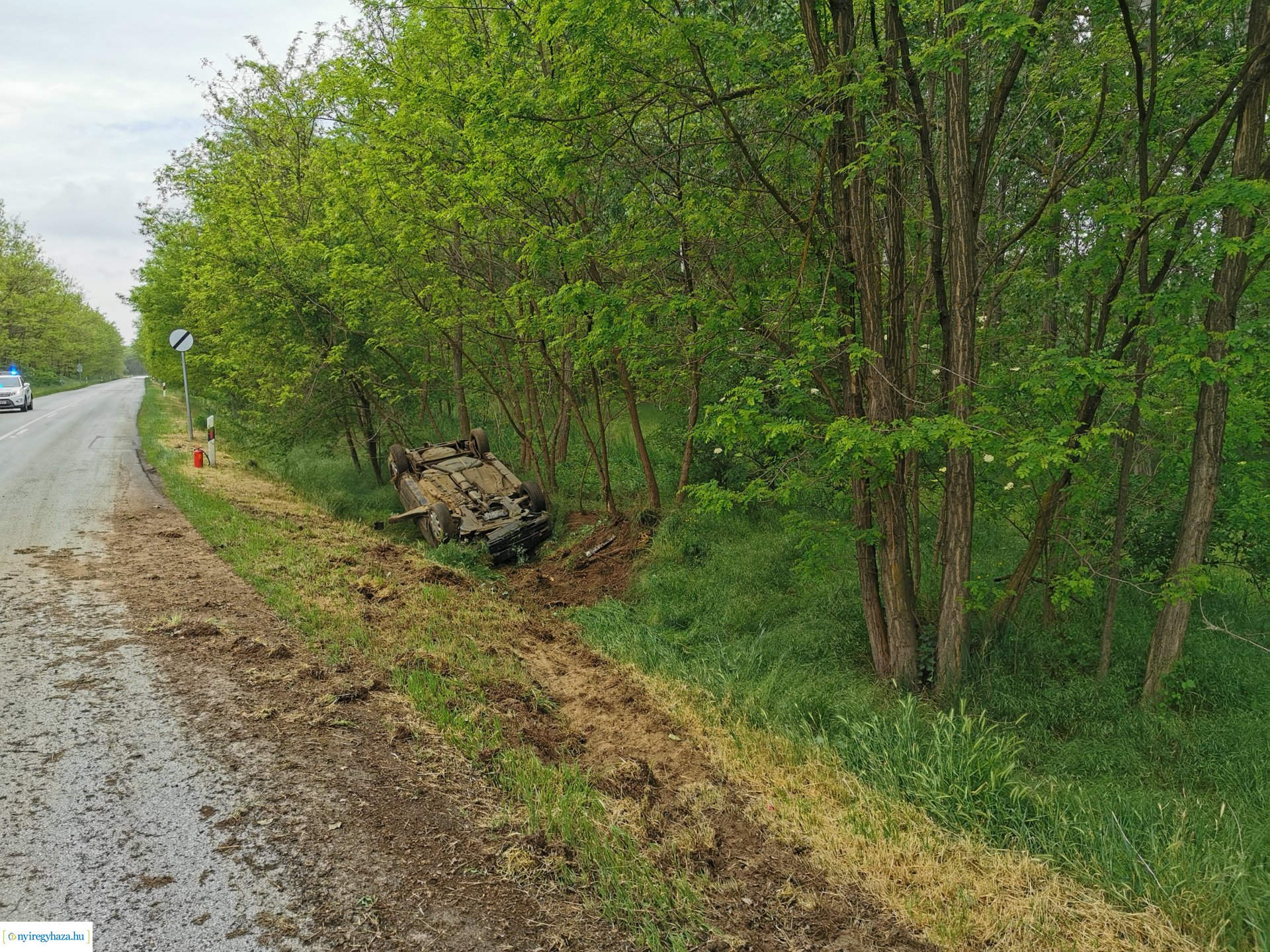 Árokba baorult egy autó