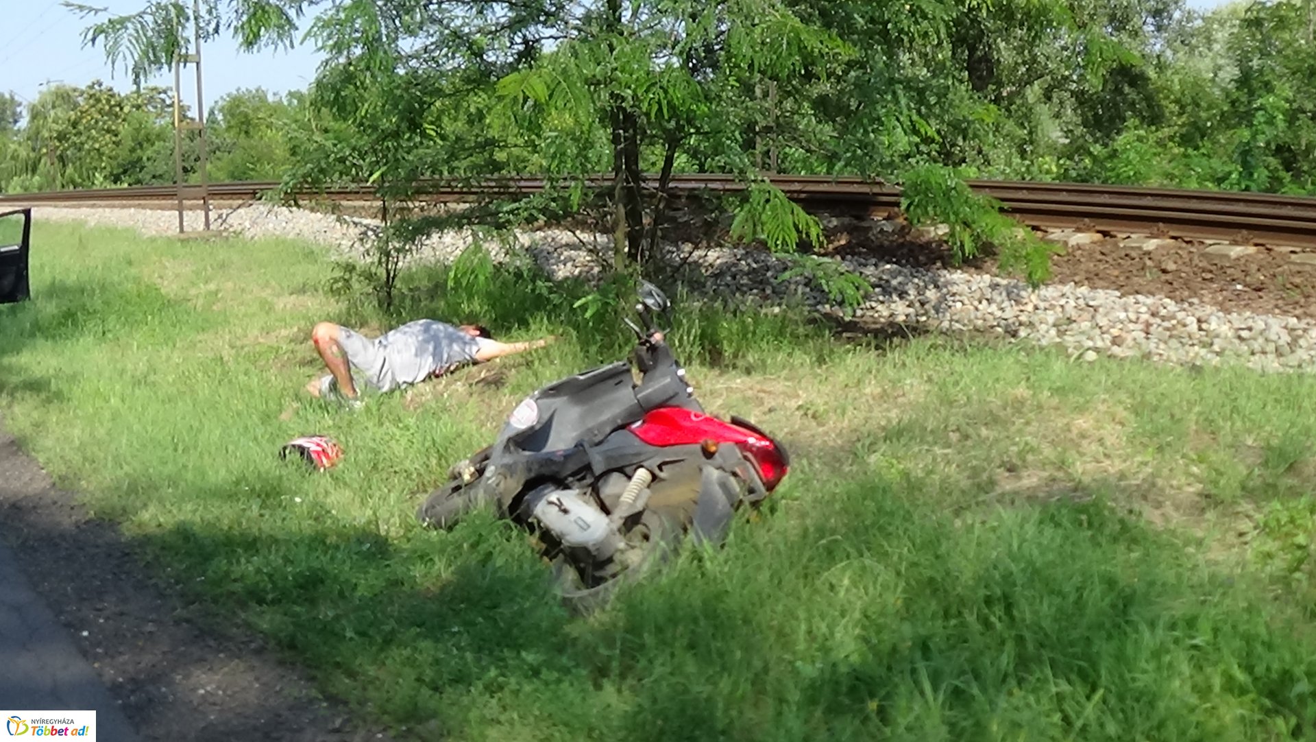 Árokba csapódott egy robogós a Kemecsei úton